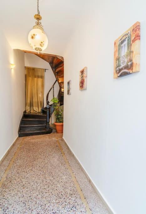 Neoclassical Loft In Monastiraki - Acropolis And Metro Афины Экстерьер фото
